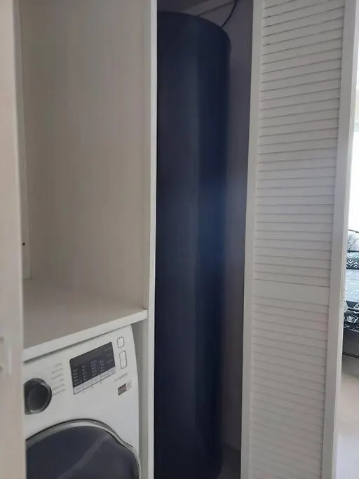 Modern Apartment At The Worthington Kingston